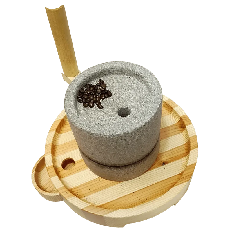 石臼コーヒーミル(豆を入れたところ)